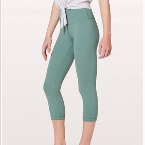 Lululemon Wunder Under high rise crop size 6❤️❤️❤️
